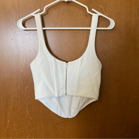 White Fox Corset top with a small pink flower. Size XS - Picture 2 of 4